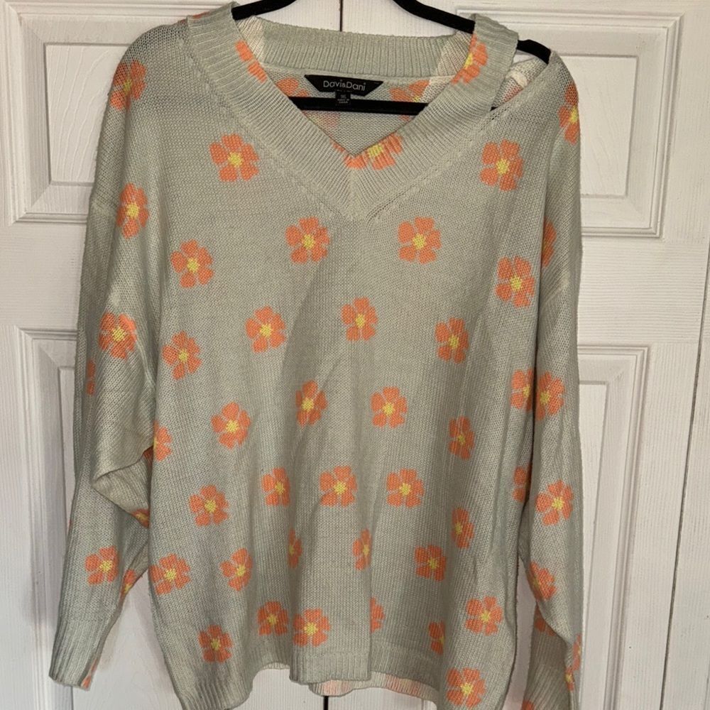 DAVI & DANI Floral Sweater